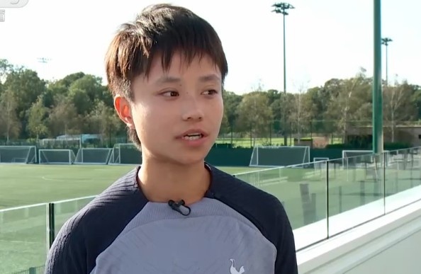 为何选择英女超?张琳艳:世界杯给我的打击挺大,所以想来感受下