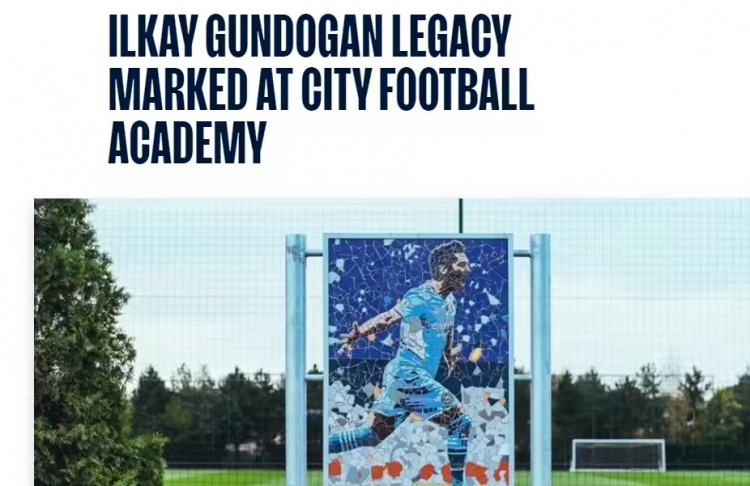 纪念京多安的杰出贡献,曼城为球员树立马赛克纪念牌匾