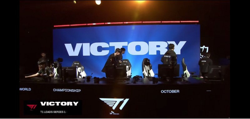 中国台湾网友热议BLG首局失利:这是铜牌的一级团吗 开局就中风