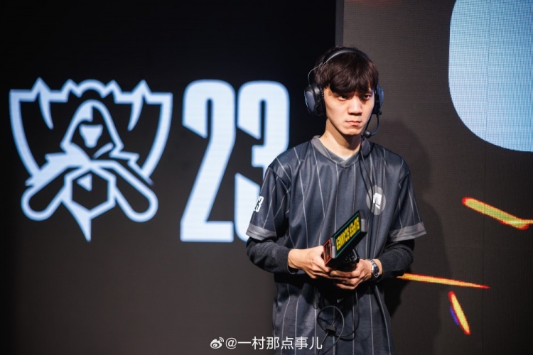 一村晒抽签照：转发这条微博 相信你也绝对不会意气用事！