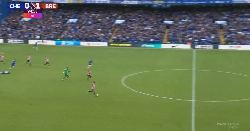 死命回追无济于事!门将桑切斯参与进攻送空门!姆贝莫轻松破门