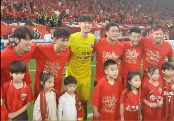 张琳芃哽咽落泪:圆了小时候的梦,希望把奖牌挂在徐指导脖子上