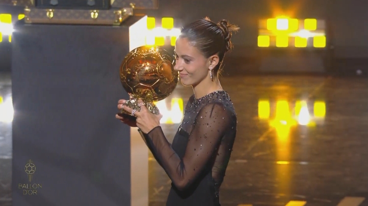 黄金时期!巴萨女足队员连续第三年获得女足金球奖