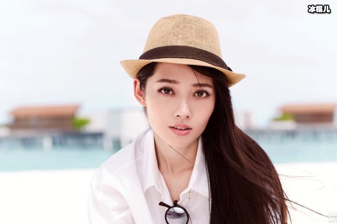 郭碧婷曾是高冷的美女现如今转变为温柔的女人,婚后特幸福