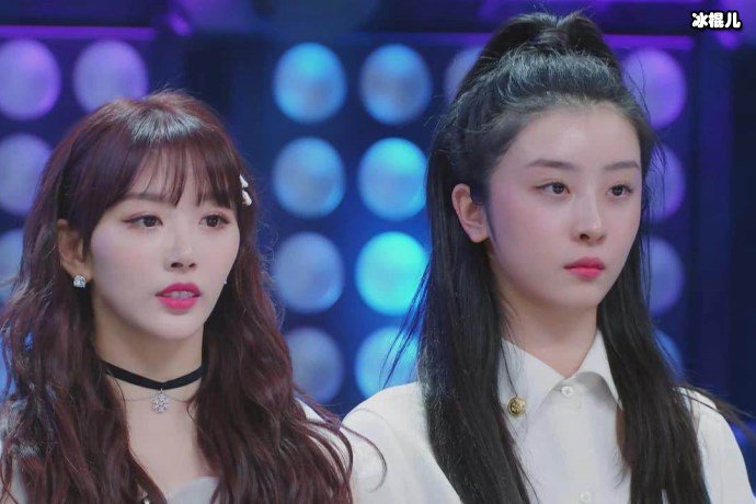 张雪迎和赵小棠同框,同有美貌才明白舞者的优势在哪里!