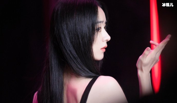 赵丽颖新照超萌少女感十足,原来被少女人设毁掉的不止杨幂