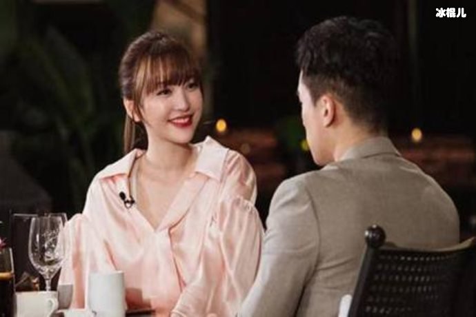 金莎变身“脑残粉”,节目现场追万茜海陆成最尴尬的人