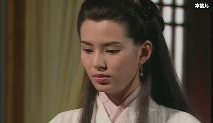 年过半百的“小龙女”李若彤气质优雅,如同吃了不老仙丹