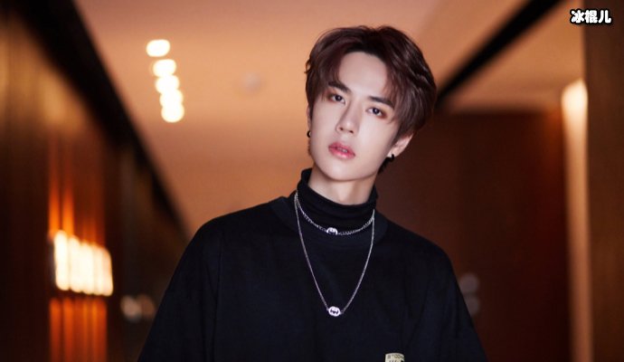 继“鞋”之后“喉结”又上热搜，王一博厉害了