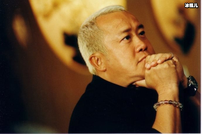 都是妻子去世,华日华不会再娶,曾志伟会怎么做