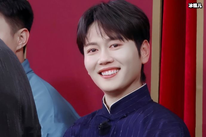 孟鹤堂《快乐大本营》遭质问,观众看人上菜