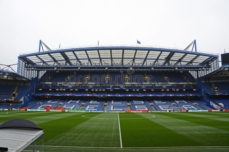 记者:蓝军尚未决定扩建斯坦福桥还是修建新球场,明年会有规划