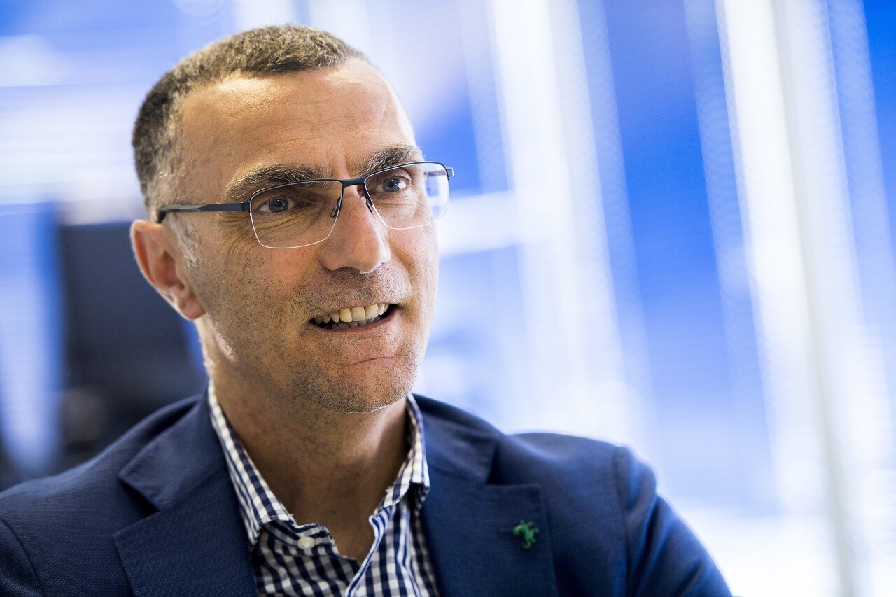 贝尔戈米:理解穆帅抱怨人手不足,但我认为除中卫位置都轮换得开