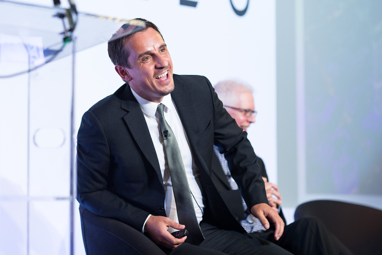 非Big6球队哪个中场最强？内维尔调侃：麦卡利斯特?