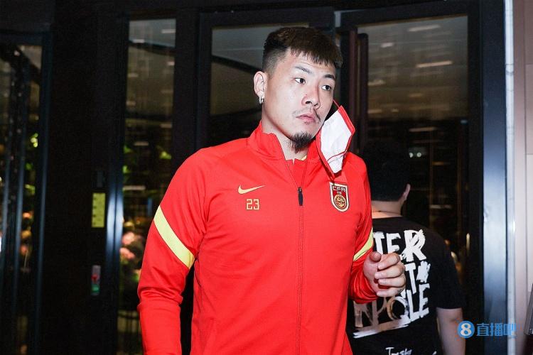 是否会回到家乡大连退役?王大雷笑答:这需要有球队考虑