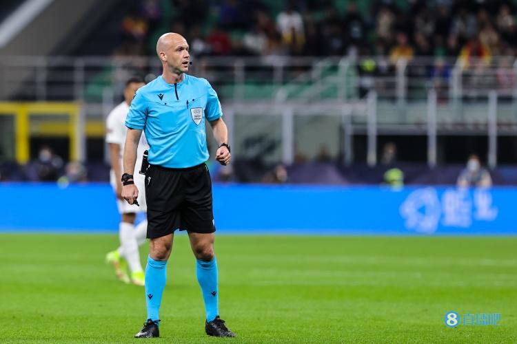 太阳报：英超裁判单赛季能赚8.9万镑，西甲裁判能赚24万镑