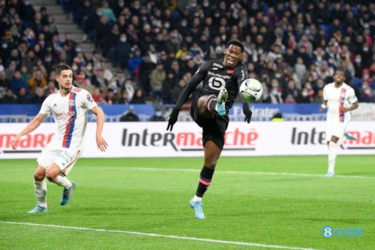 隆戈:米兰冬窗有意补强边路和锋线,目标米兰达、戴维和塔雷米