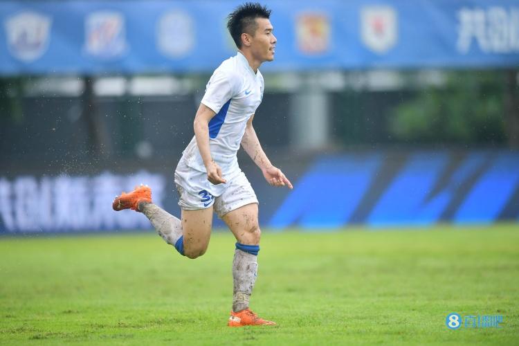 记者:在北京康复的王秋明痊愈至少需8周,战申花他会回天津助威