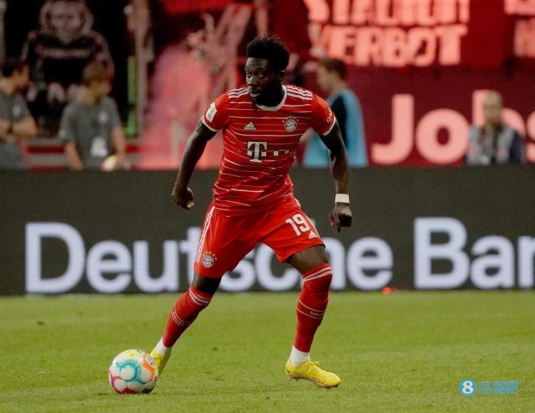 阿方索-戴维斯本赛季欧冠赢得22次地面对抗,领跑所有球员