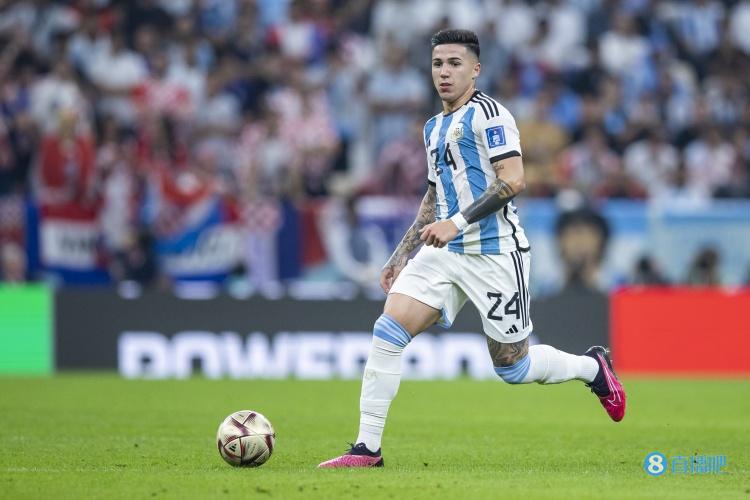 点名切尔西!恩佐国家队16场13胜2平1负,英超25场仅5胜