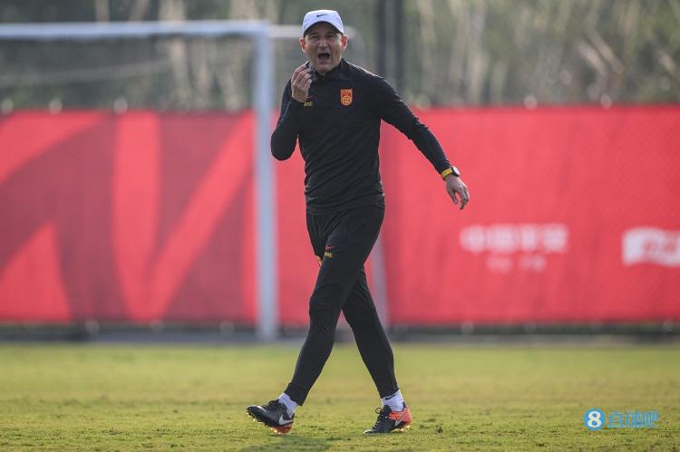 体坛:扬帅换人调整不算成功,国足世预赛形势愁人