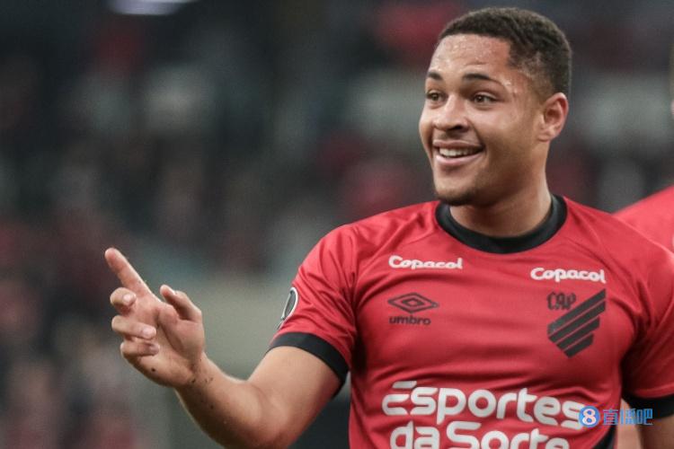 罗克谈正式加盟巴萨:进行了积极会谈,明年1月任何事都可能发生