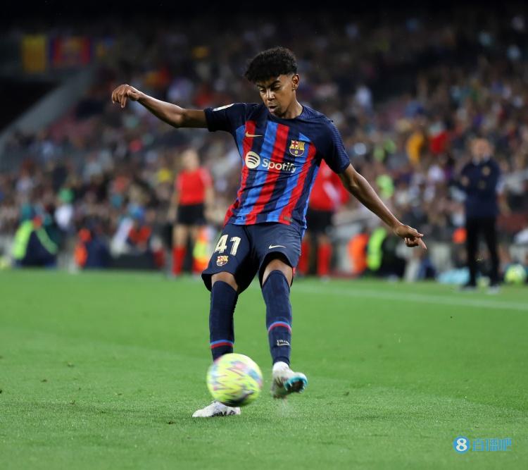 巴萨B队主帅:亚马尔可能是下一个小罗梅西,我们要呵护他成长