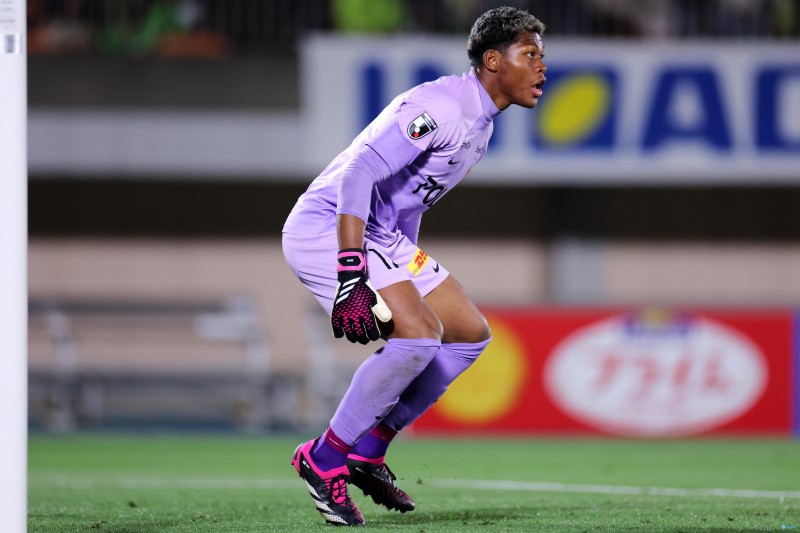 铃木彩艳:婉拒曼联因难立足,目标仍是成英超首个日本门将