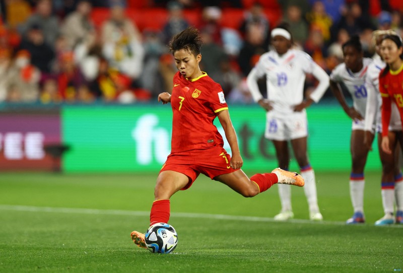 李璇:王霜严重的连走路都困难,需要三周左右恢复时间