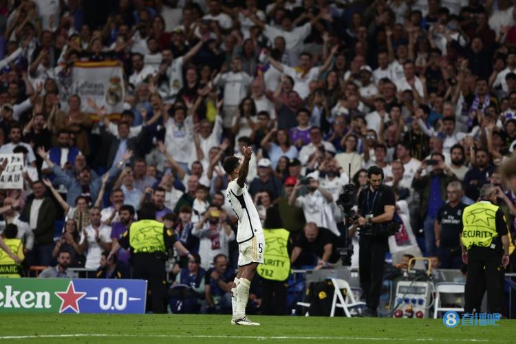 中场身价榜:贝林厄姆1.5亿独一档,穆西亚拉1.1亿,四人1亿第三