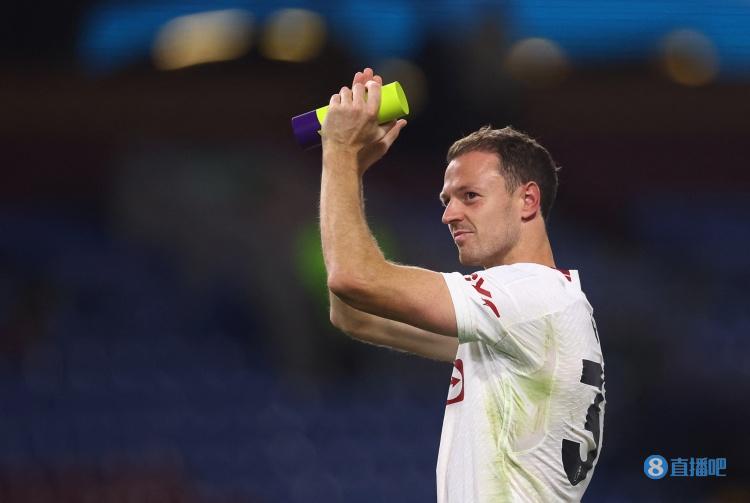 埃文斯:曼联上半场踢得不错,但早早第2个丢球几乎杀死了比赛