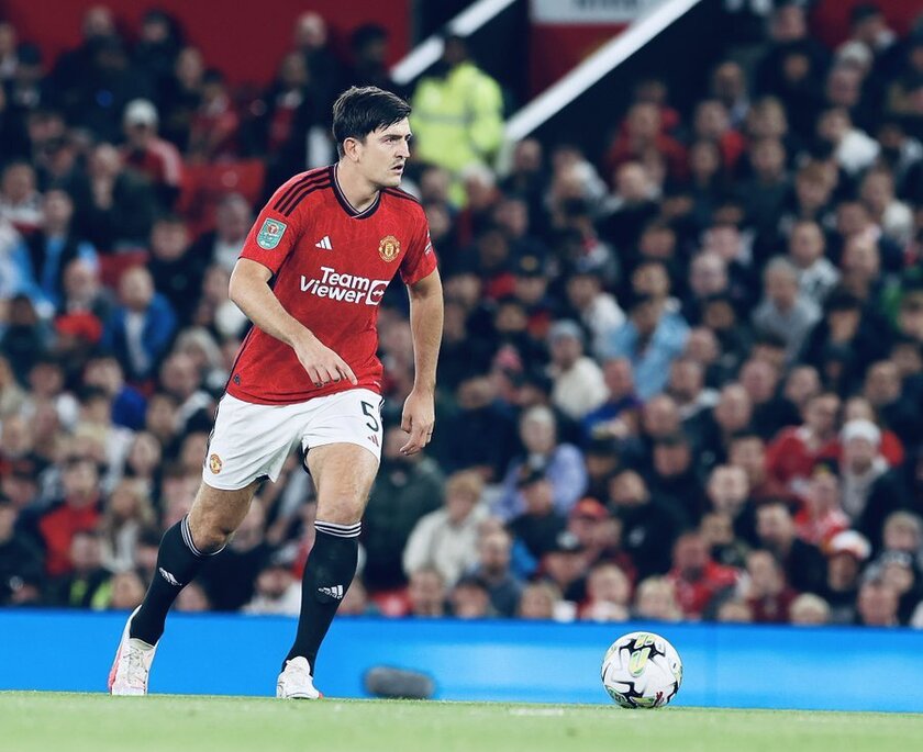 马队!马奎尔数据:6次对抗成功5次,传球成功率93%,获评7.6分