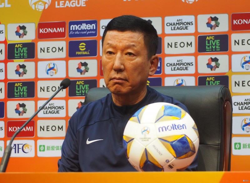 赛后被问及金玟哉,崔康熙调侃:我已经忘了他了