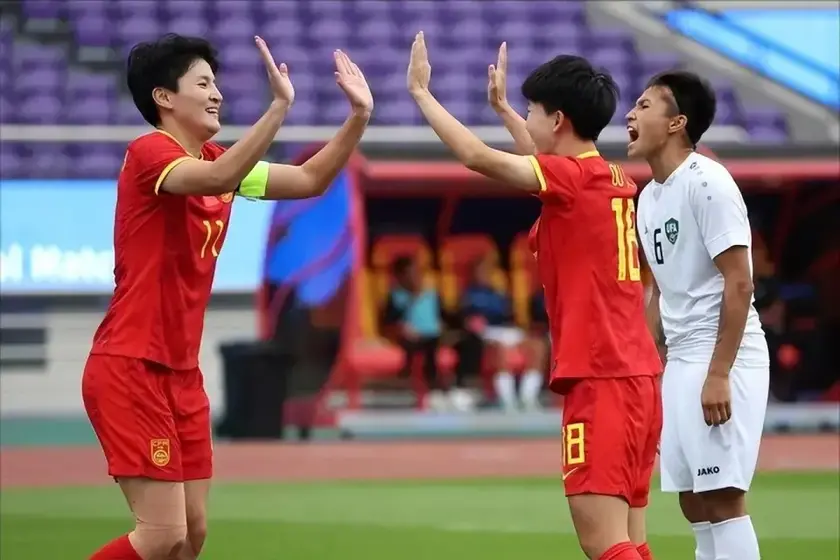 中国女足7-0乌兹别克斯坦摘铜