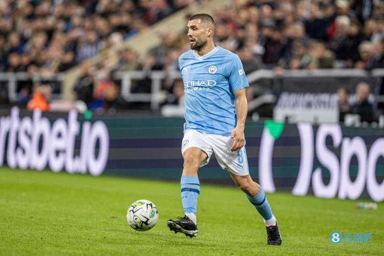 “科瓦西奇”登上英国推特趋势榜，相关讨论话题“柯蒂斯-琼斯”