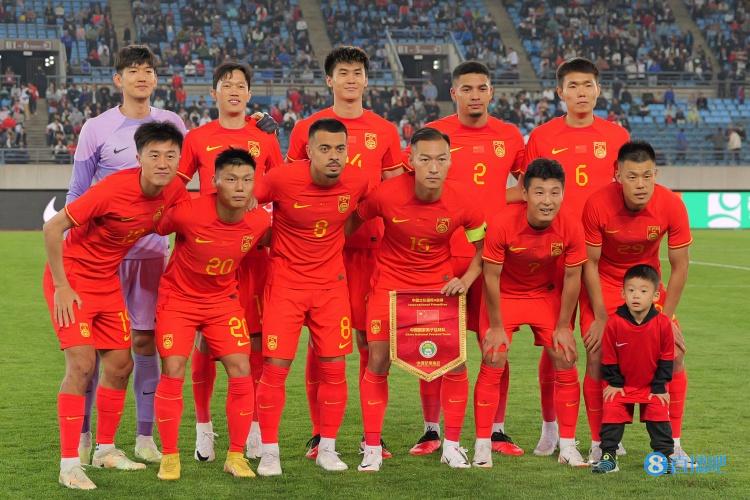 新京报：国足对阵越南现场不足万人，必须有更好表现才能请回球迷