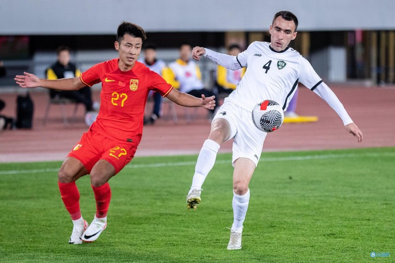 记者:何宇鹏完成国足首发首秀&小何前途无量