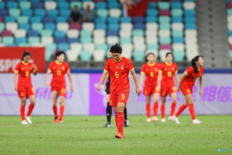 北青：中国女足大部分队员都哭了 宋凯现场观赛更加认清女足现状