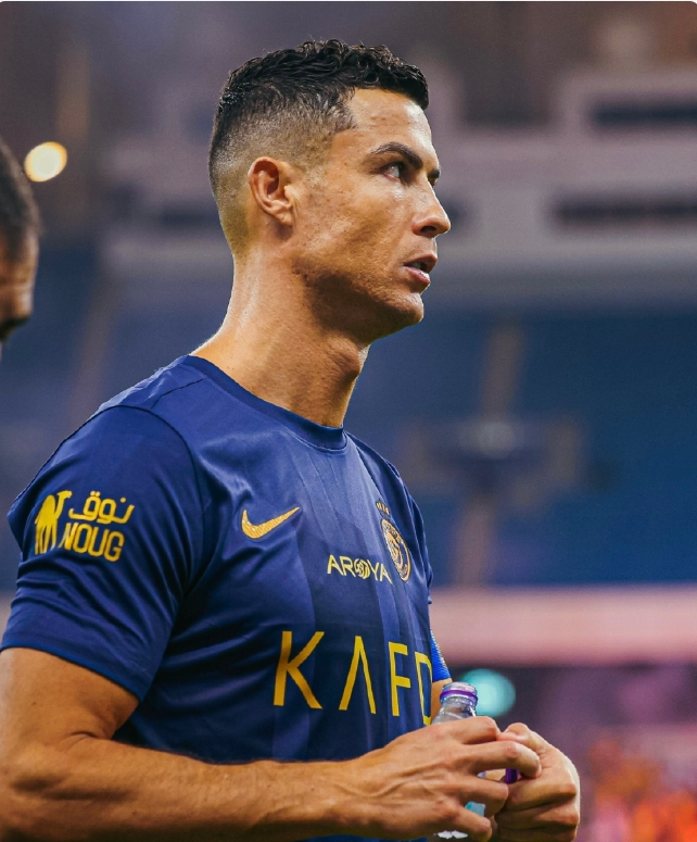 还有油!38岁C罗10场11球6助攻,登顶联赛射手榜、助攻榜