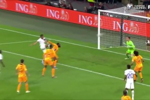 欧预赛-法国2-1荷兰6战全胜提前2轮出线 姆巴佩世界波+双响