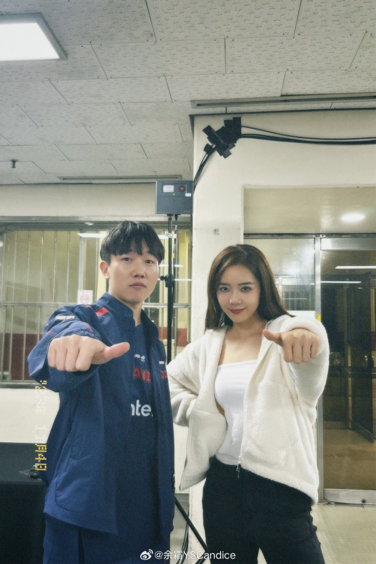 余霜更博晒照:稳稳的幸福昂! 开心的好几天!!!!