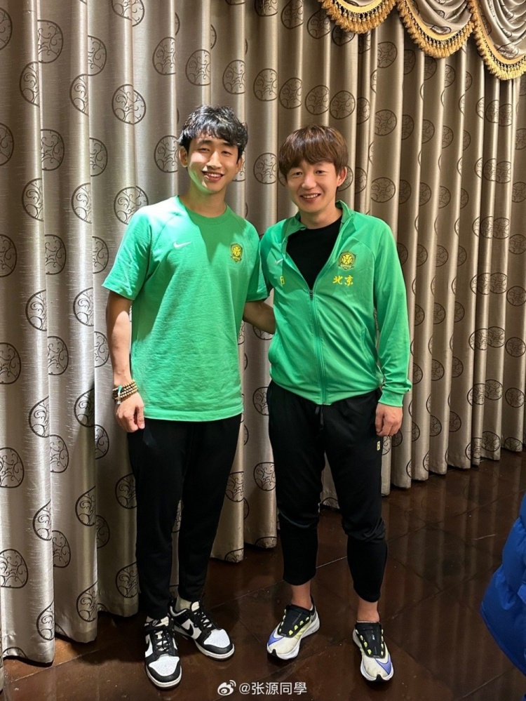 张源晒与朴成合影:我只知道你是口口相传的天才