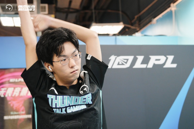 ucal:JDG和T1是最强劲的冠军候补 JDG决断力强