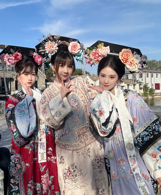 解说Ams晒照:娟格格驾到 统统闪开!