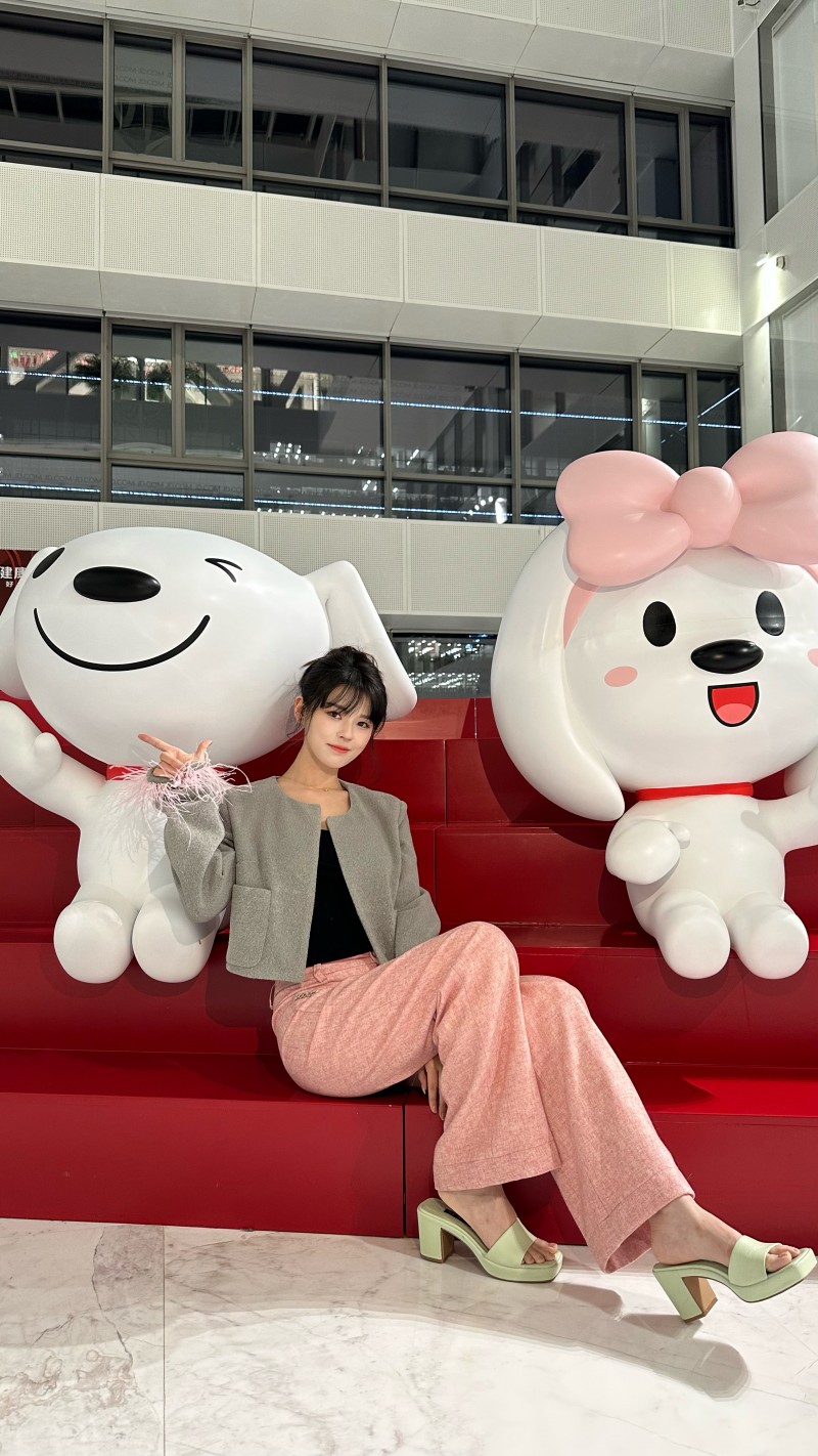 天霸沫子晒照:看看单反相机下的我~