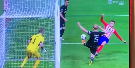 游戏BUG?乔-哈特逆天选位选到球门里?你进球前我人已经先进了