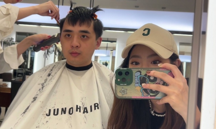 Kris分享毛毛在韩国理发店剪发返图：Kr剪发