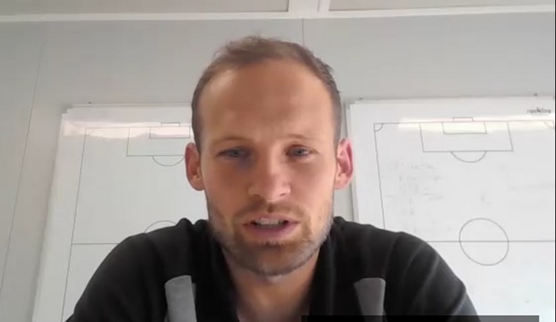 ?️龙八国际采访布林德：想踢教练需要的任何位置 望阿贾克斯复苏