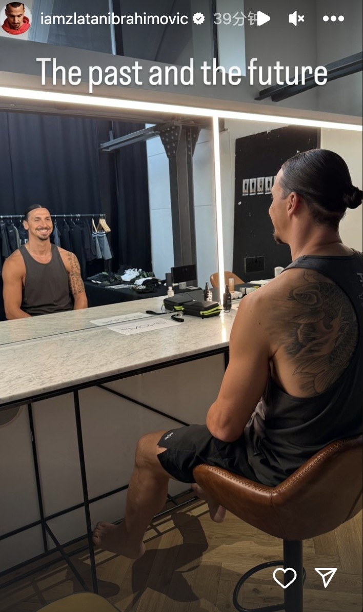 ?️狮子又有新感悟！伊布晒正对镜子照片：过去和未来