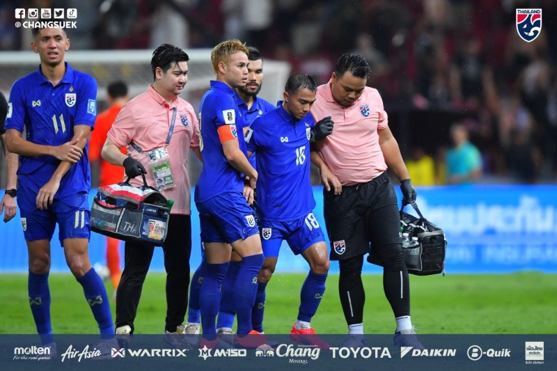 时机正好?国足打进反超进球时，泰国队场上只有10个人